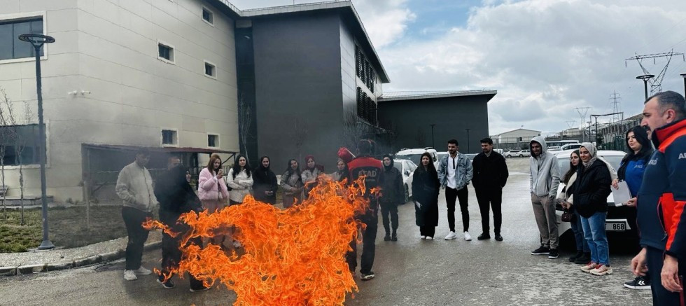 AFAD  Keban MYO öğrencilerine yönelik afet ve yangın farkındalık eğitimi düzenledi