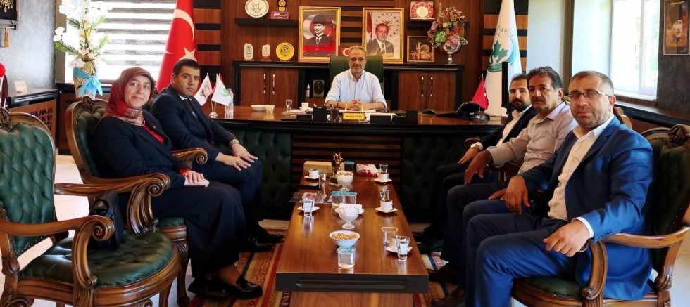 Ağın Belediye Başkanı Çakar'a Eğitime destek Plaketi verildi