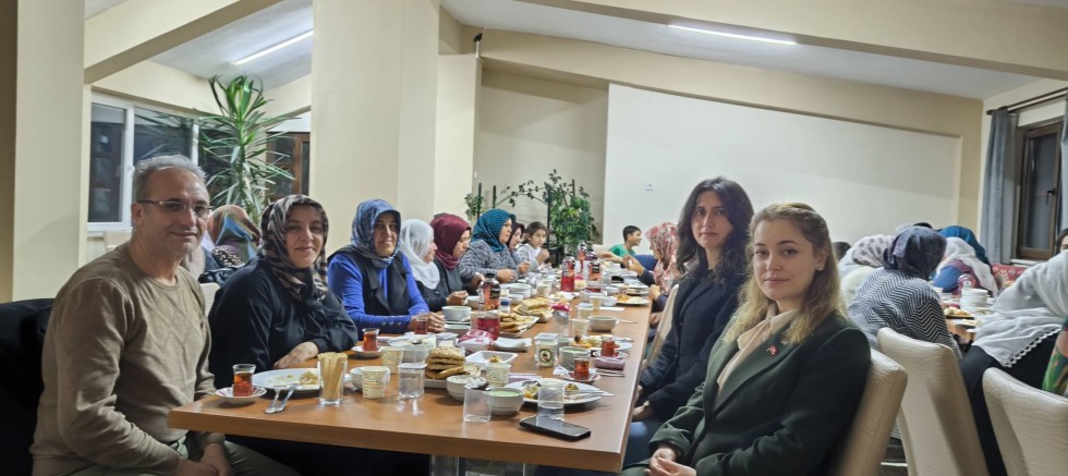 Ağın Belediyesi 8 Mart Kadınlar Gününde İftar Yemeği Verdi