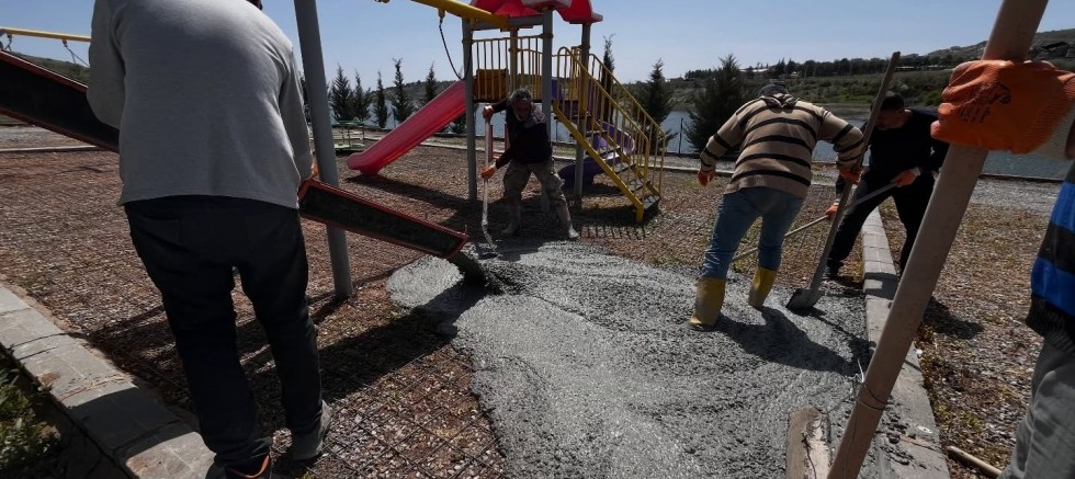 Ağın Belediyesince İlçe'de Çevre düzenlemesi yapıldı