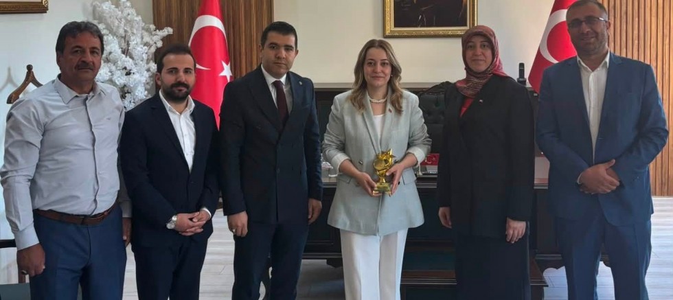 Ağın Kaymakamı Yılmaz'a Eğitime destek Plaketi verildi