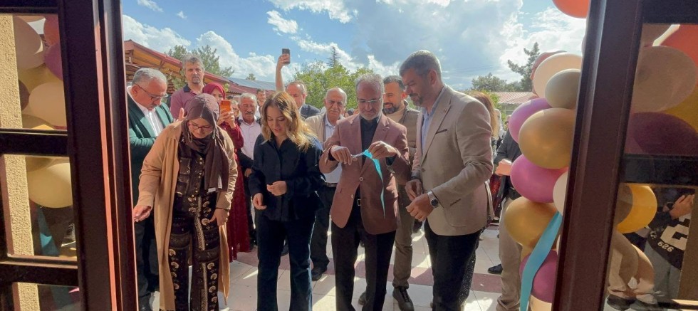 Ağın Kaymakamı Yılmaz Hizmet sektörü İşletmesinin açılışını yaptı