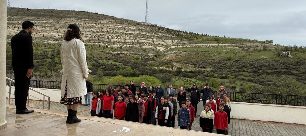 Ağın Kaymakamı Yılmaz Sabah bayrak törenine katıldı