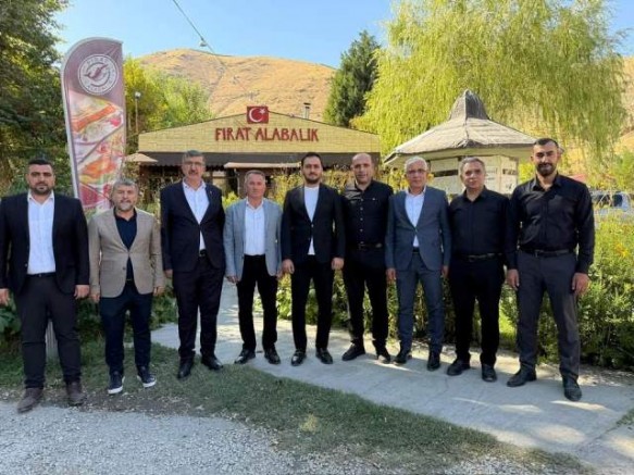 Ak Parti Elazığ İlçe Başkanları Toplantısı Keban'da yapıldı