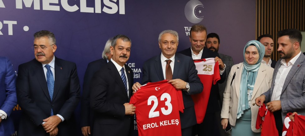 AK Parti Elazığ Milletvekili Keleş'e  Esenyurt'ta 23 Numaralı Forma verildi