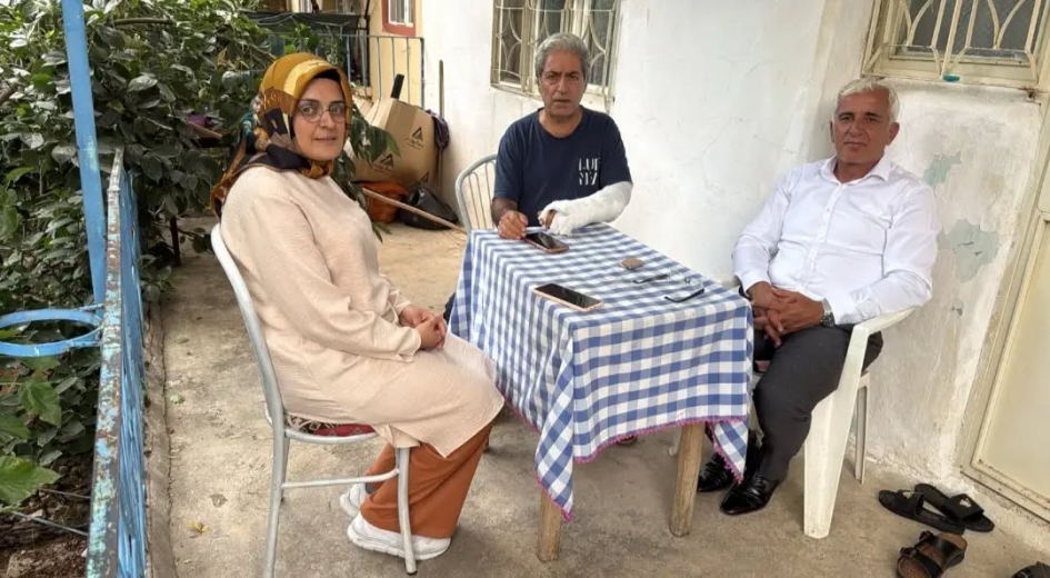Ak Partiden Kaza'da yaralanan Keban Derneği Eski Başkanı Emre'ye geçmiş olsun ziyareti