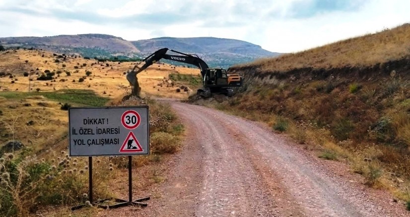 Ak Parti Keban İlçe Başkanı Tunç Koyunuşağı Köyü  Yol Çalışması devam ediyor