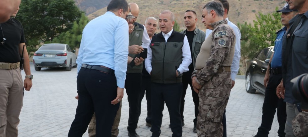 Elazığ Valisi Hatipoğlu Keban Nimri Yangın bölgesini inceledi
