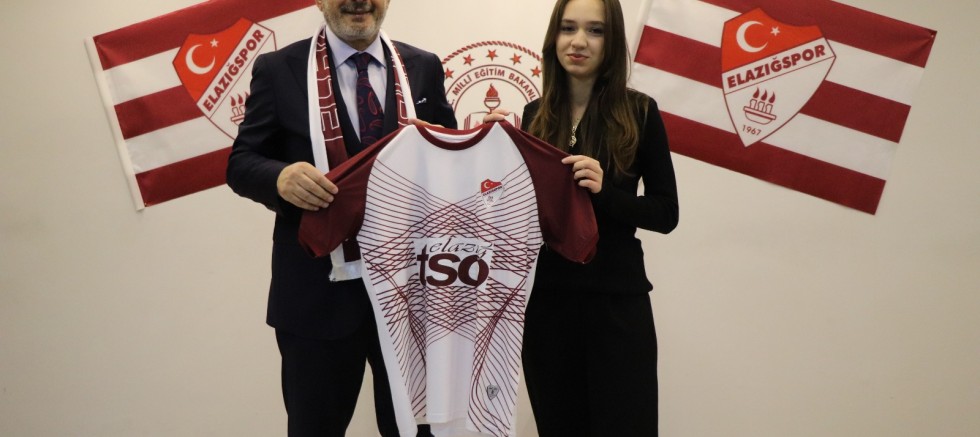 GENÇLER, BORDO-BEYAZLA BULUŞTU: BAŞKAN ALAN’DAN ÖĞRENCİLERE FORMA JESTİ