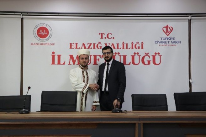 Keban'a atanan üç din görevlimiz için cübbe ve sarık giyme merasimi 