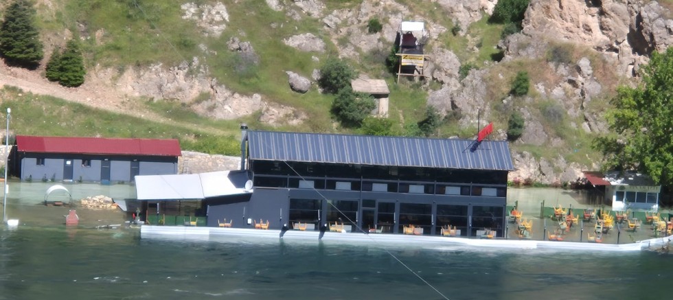Keban Barajı Tahliye kapakları açılmasıyla Fırat Nehri çevresinde Bazı Yerleşim Alanları Su Altında Kaldı
