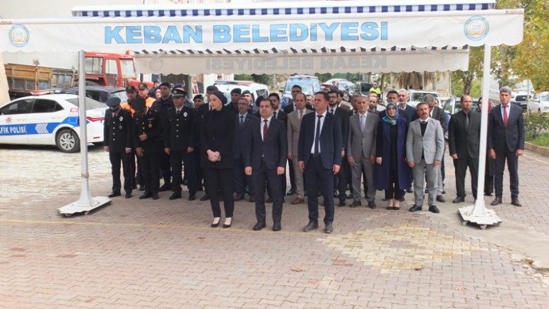 Keban’da 29 Ekim Cumhuriyet Bayramının 103. yıl dönümü nedeniyle çelenk sunuldu
