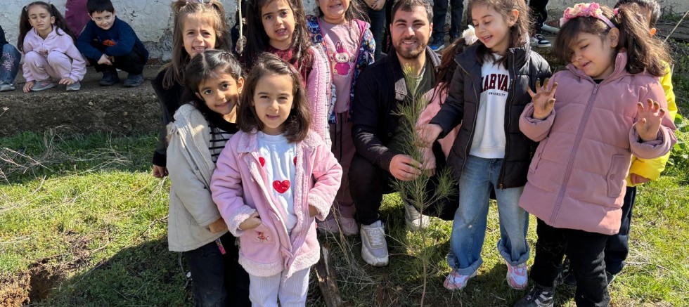 Keban'da öğrenciler Orman Haftasında Ağaç diktiler