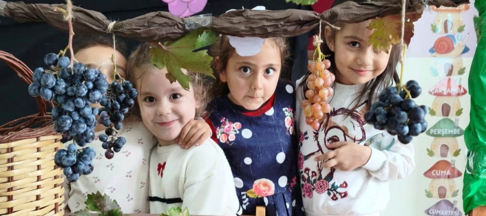Keban'da Öğrenciler üzüm hasadı yaptılar