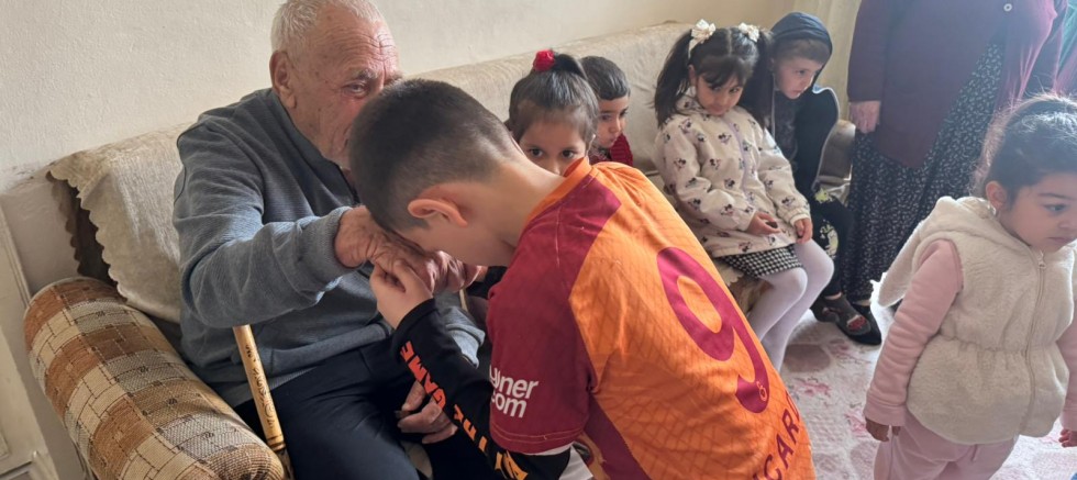 Keban'da öğrenciler Yaşlılar haftası ziyareti yaptılar