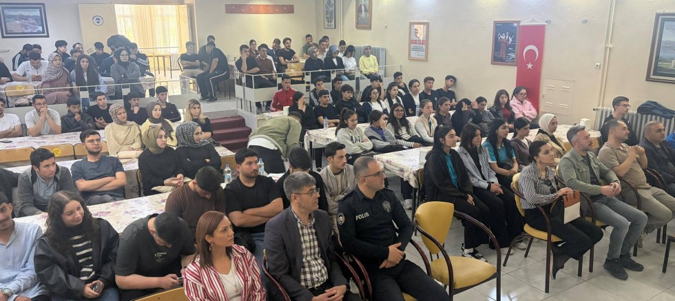 Keban'da Öğrencilere 