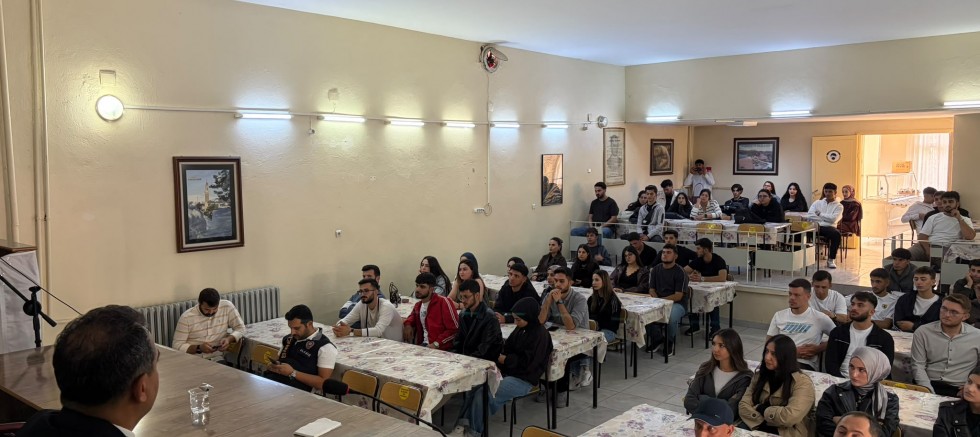 Keban'da Öğrencilere Siber Suçlar ve Narko-Terör bilgilendirmesi yapıldı
