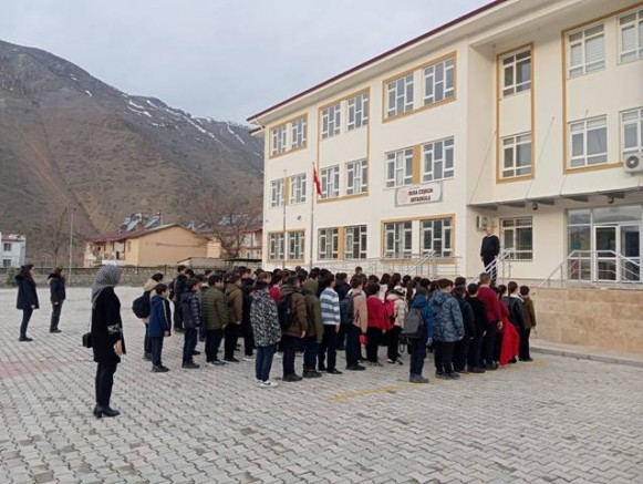 Keban'da okullarda Deprem Şehitleri Rahmetle Anıldı