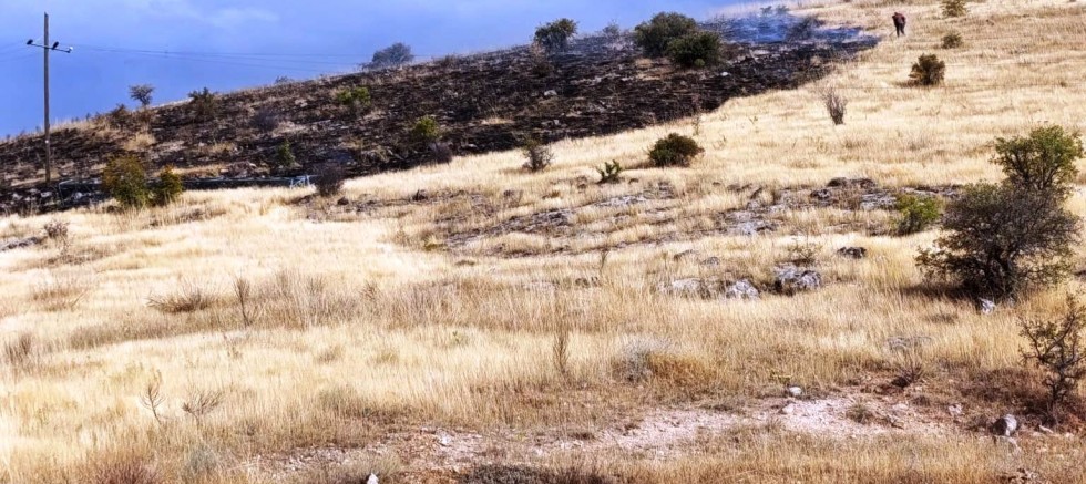 Keban'da otluk alan ve merada çıkan yangın söndürüldü