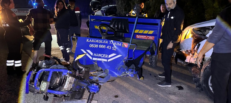 Keban'da pat pat ile kamyonet çarpıştı, 3 kişi yaralandı