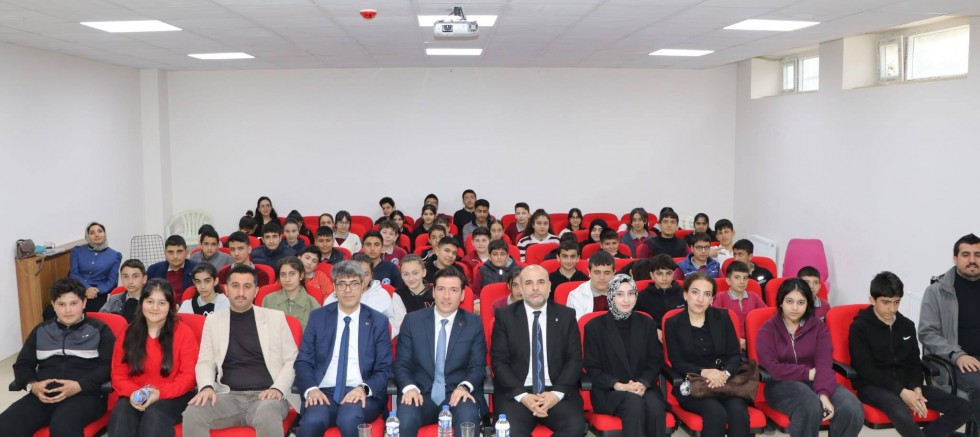 Keban Kaymakamı  Atalık,Kariyer Günlerine katıldı