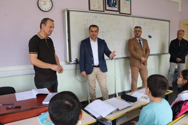 Keban  Kaymakamı Onur Fevzi Çakmak İlkokulunu ziyaret etti