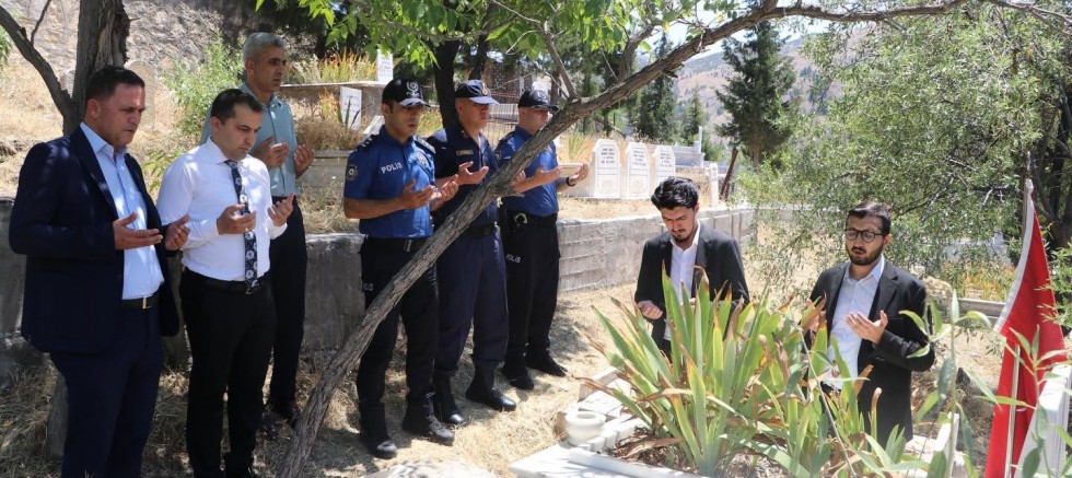 Keban Kaymakamı Onur ve Belediye Başkanı Doğan Kabir ve Şehit ailesini ziyaret etti