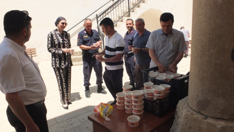 Keban Müftülüğü Cuma Namazında sonra Aşure dağıttı