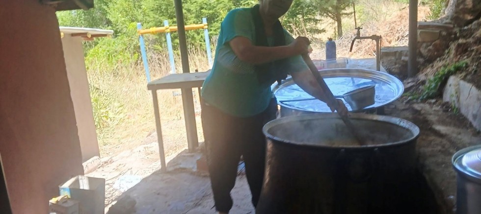 Keban Taşkesen'de aşure etkinliği düzenlendi