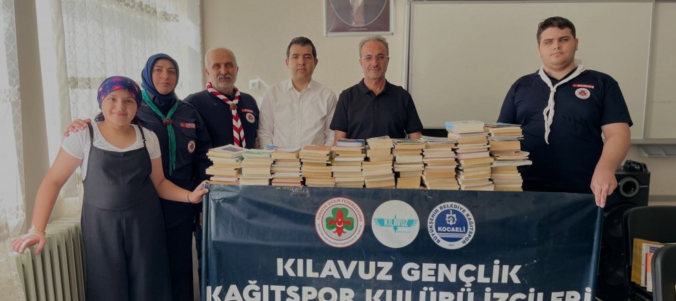 Kocaeli İzcileri Ağın'a 1071 Kitap bağışında bulundu