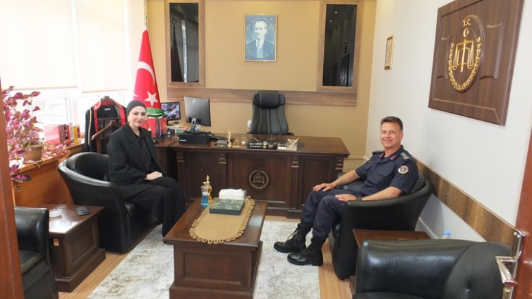 Malatya İl Jandarma Komutanı, Jandarma Albay Tolunay Başer Keban Cumhuriyet Savcısı Gülnur Cansın'ı ziyaret etti