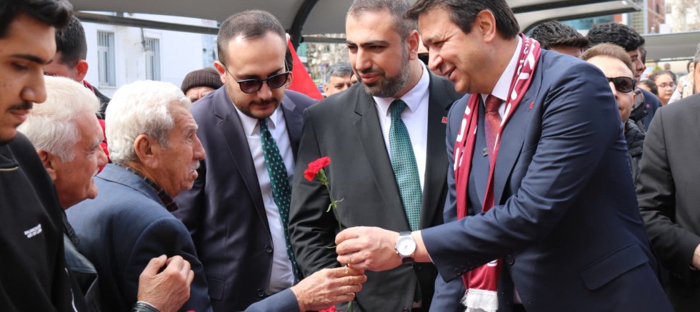 Saadet Parti Genel Başkanımız Mahmut Arıkan Elazığ Gazi Caddesi ve PTT Meydanı gezdi