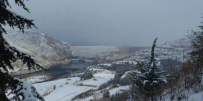  51 Yıldır enerji üretimi ile katkı sağlayan Keban Barajı kar ve sis içinde beyazlara büründü