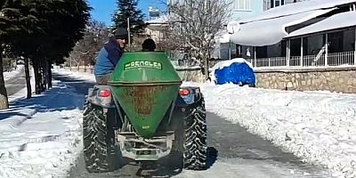 Ağın Belediyesi Gübre Serpme Makinesi ile yolları Tuzluyor