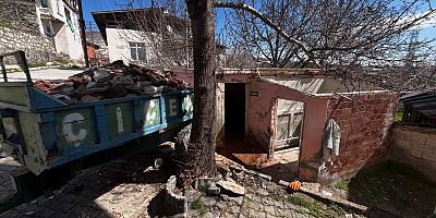 Ağın Belediyesi  Koçan Camisinde Çevre düzenlemesi yapıyor