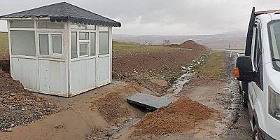 Ağın Belediyesi  Saraycık dörtyol ayırımına kapalı durak yerleştirdi