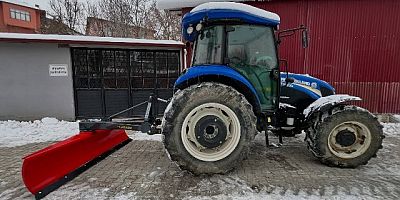 Ağın Belediyesi Traktöre uyumlu kar ve buz kazıyıcı envanterine kazandırdı