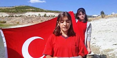 Ağın'da öğrenciler Keban Baraj Gölüne yaptıkları Gemilerle Gazze Sumud Filosuna destek
