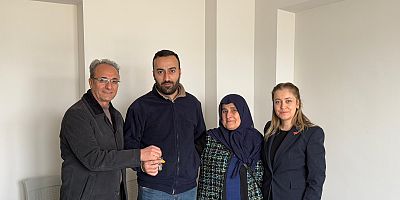 Ağın Kaymakamı Yılmaz ve Belediye Başkanı Çakar 142 TOKİ Konutun Anahtar teslimini yaptı