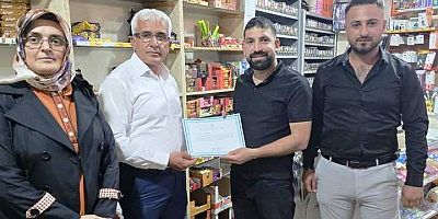 Ak Parti Keban İlçe Teşkilatı Üyelerine Teşekkür Belgesi  takdim etti