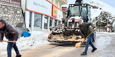  Arapgir'de Zorlu Hava Koşulları 