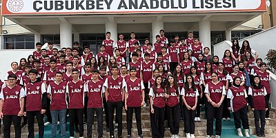 Başkan Alan Sözünü Tuttu: Öğrencilere Formalarını Hediye Etti