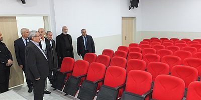 Emekli öğretmenler Keban'da Çok Programlı Anadolu lisesini gezdi