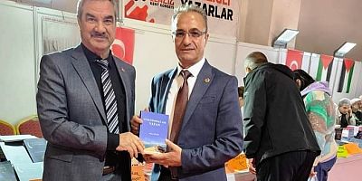 Halk Şairimiz Ahmet  Demir'i Kitap Fuarda Şerifoğulları,Çakar ve Alış ziyaret etti