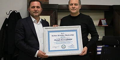 Keban Belediye Başkanı Doğan,Gümüşel'e hemşerilik beratını verdi