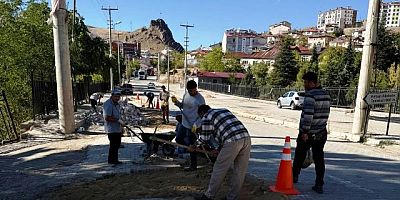 Keban Belediyesi Bozulan yolları onarıyor