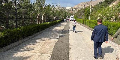 Keban Belediyesi Doğal gaz altyapı çalışmasında hasar gören yolları onarıyor