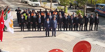 Keban’da 29 Ekim Cumhuriyet Bayramının 102. yıl dönümü nedeniyle çelenk sunuldu