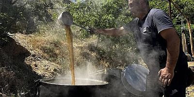 Keban’da asırlık dut ağaçlarının pekmezleri  talep görüyor
