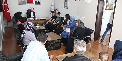 KEBAN’DA BAŞARILI ÖĞRENCİLERE BAŞKAN DOĞAN’DAN TABLET DESTEĞİ